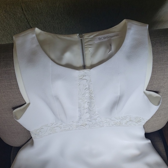 BCBG Generation White Flowy Sleeveless Dress - Picture 5 of 8